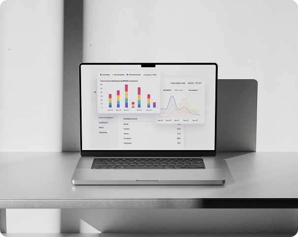 Laptop mit DMARC-Dashboard